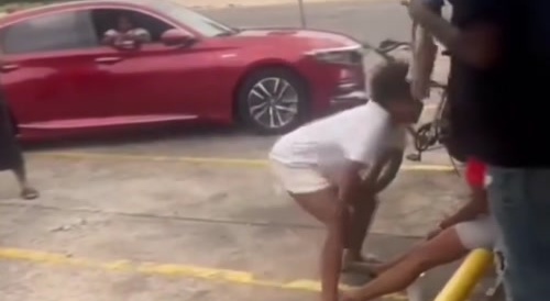 Low Budget Ratches Fight at Ghetto Store