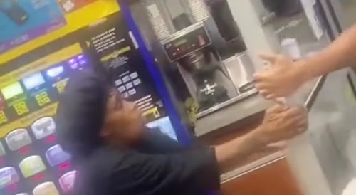 7-Eleven Ratchet Beats Up Indian Clerk