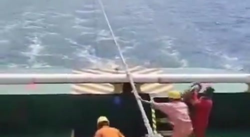Crewmen on the ship get hit by the rope