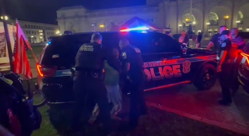 Threatening woman attacks political commentator