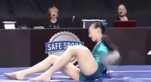 Gymnastic Girl Snaps Her Femur Bone During Performance