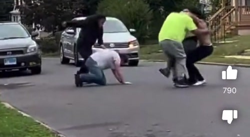 Guy Gets Sliced With Boxcutter During Street Fight