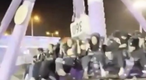 Mechanical ride falls apart live.