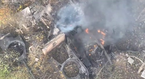 Russian FPV drone operators pulverized a garbage german Leopard 1A5 tank