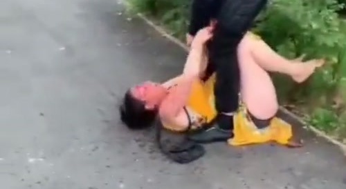 A man with hammer & knife attacks a women in the street