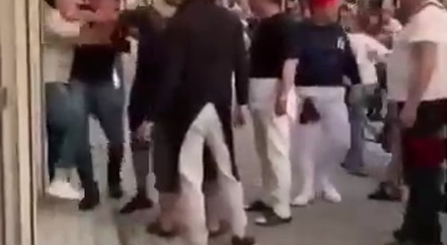 Yakuza Teach Loudmouth a Lesson