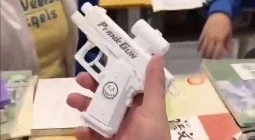 Water gun that shoots backwards