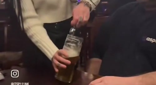 Dirty Woman Pulls Butt Plug outta het Butthole