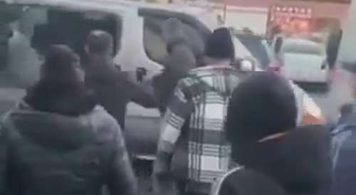 Ukrainians attack abduction van