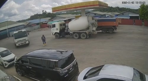 Man Is Run Over By A Fuel Truck In Malaysia