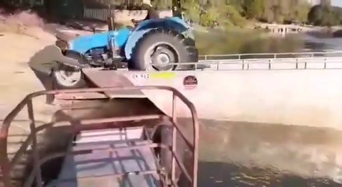 How not to dismount a Tractor from a ship