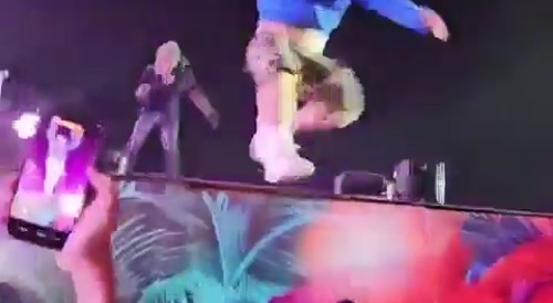 Stupid Idiots Jumps Off Stage & Cracks his Ribs