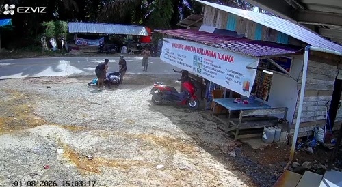 Man on bike gets fucked up by dump truck gate