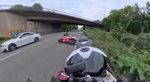 Insane 3 Bikers Crash