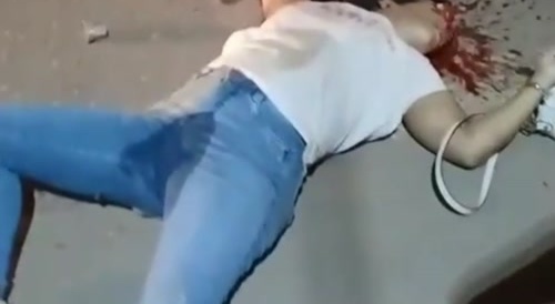 Chica got her head crushed by truck