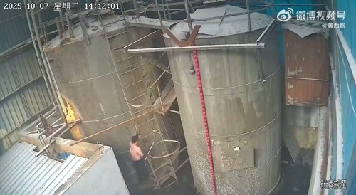 Guy Falls In Acid And Screams In Pain