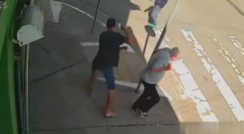 Thief robs elderly man