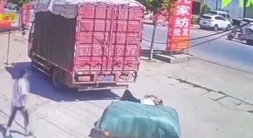 China man gets squished