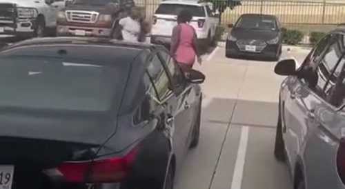 Buttcrack Ratchet Exposes her Floopy Bewbs