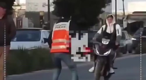 Biker vs a crapload of cops