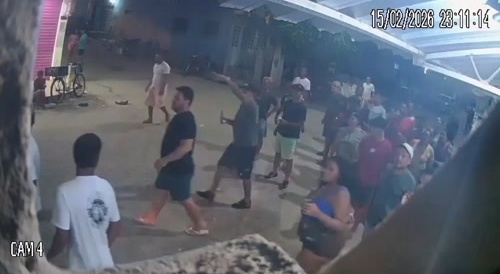 Driver get distracted by sexy girl in green dress parading in a bra !