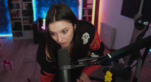 Streamer v Japanese Sword