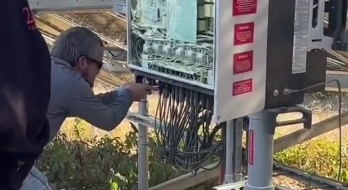 Disconnecting solar panels whilst the power is still running. ☀️