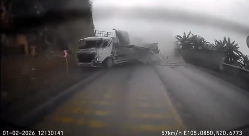 truck with no brakes causes chaos