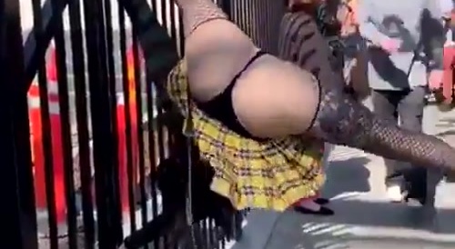 Acrobatic Girls Shows her Skills