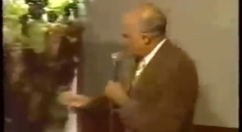 Reporter receives electric shock from anti-theft grape.