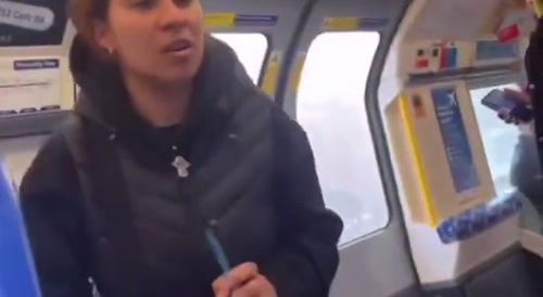 Women fight on the tube