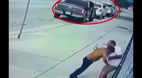 Stupid Criminal Busted in the Act of Robbery