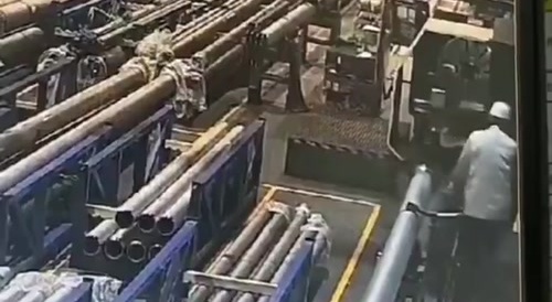 Don&rsquo;t wear Loose clothing at factory