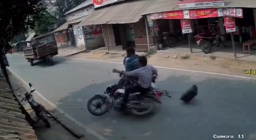 Headsmashed bike truck