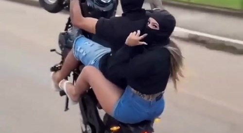 Butt scratches asphalt