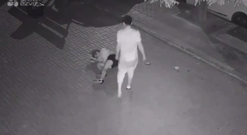 A drunk man brutally assaulted a woman in China