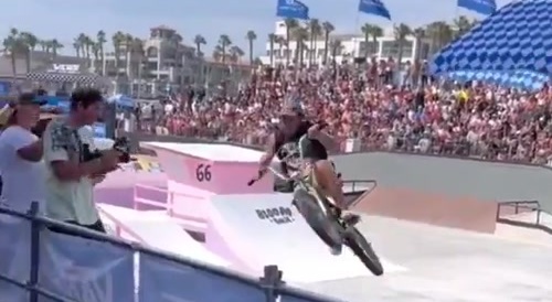 Someone going to full-send at a skatepark