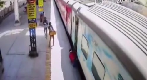 India + Red Train (6)