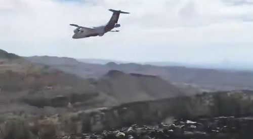 Fire Fighting plane almost crashes