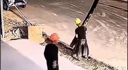 A Vietnamese worker broke his neck