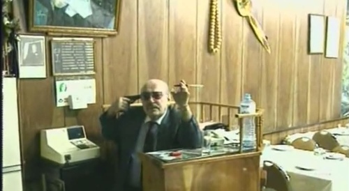 Rock hudsona benziyormuyum? - Do I look like Rock Hudson?