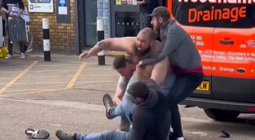 3 undercover cops vs fat guy