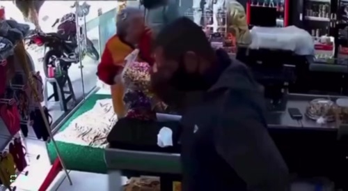 Cashier reacts to save Granny