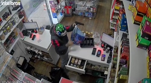 Store Robber gets Shot & hit by Car