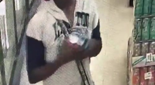 Shady Ratchet Uses her Hair Bonnet to Steal