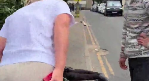 Phone thief takes a beating