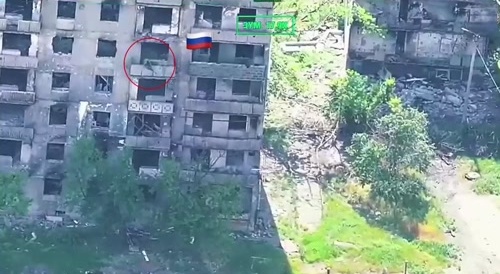 Close-quarters combat. A Russian shoots a Ukrainian in the head.