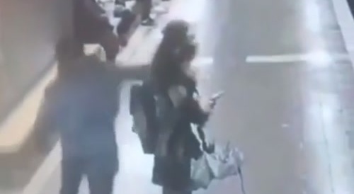 Man attacks multiple women in metro