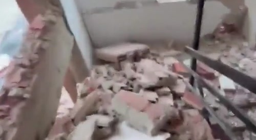 Crazy video showing escalating earthquake damage to building