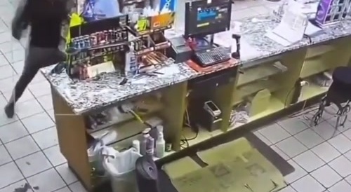 cashier knocks out belligerent customer